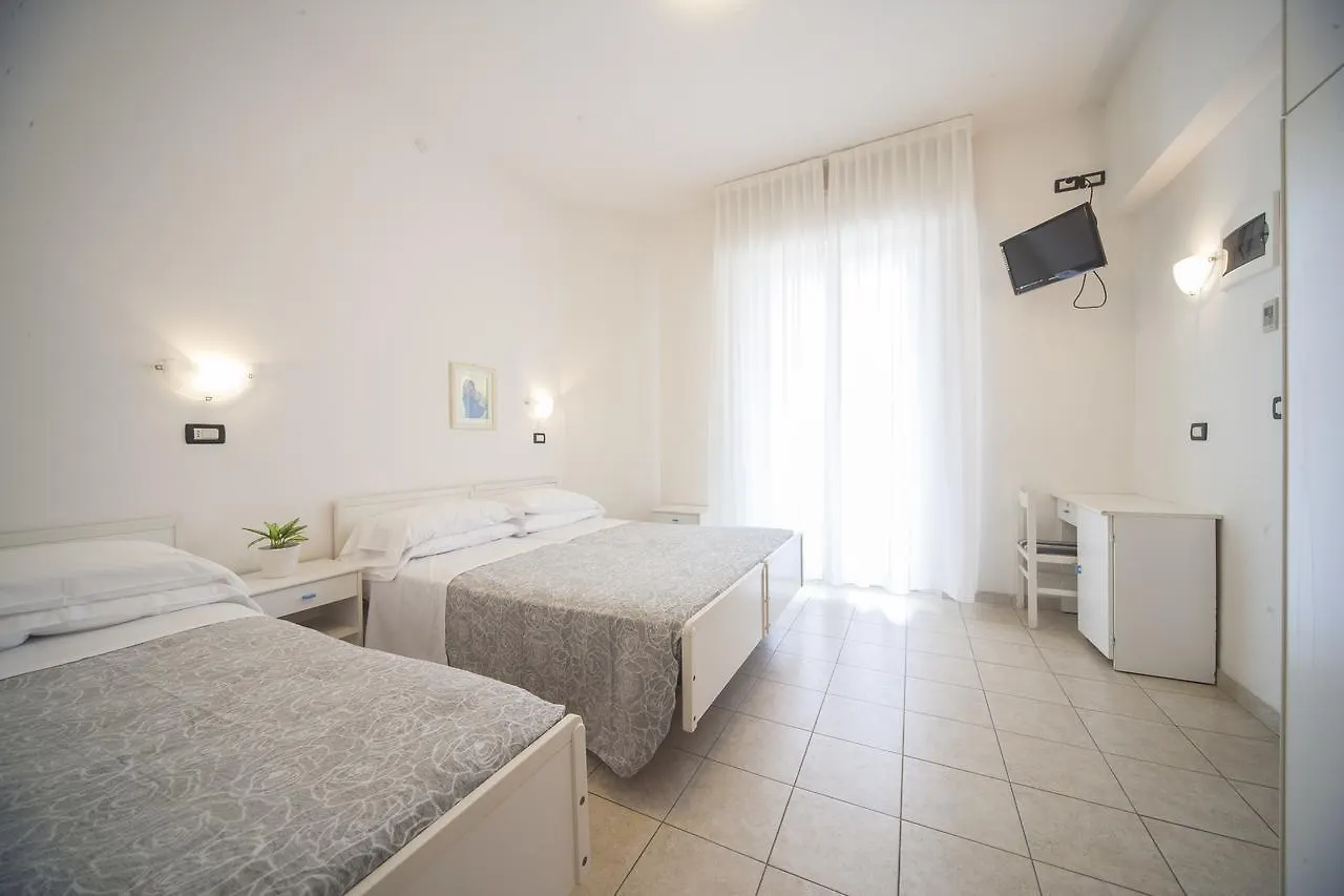 Hotel Aquila Azzurra ريميني 3*,