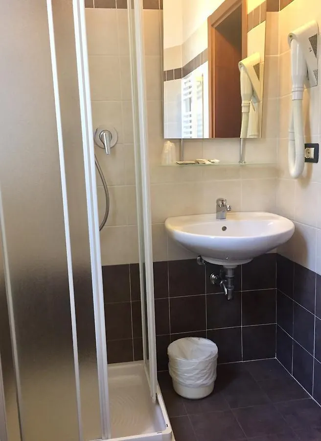 Hotel Aquila Azzurra ريميني 3*,